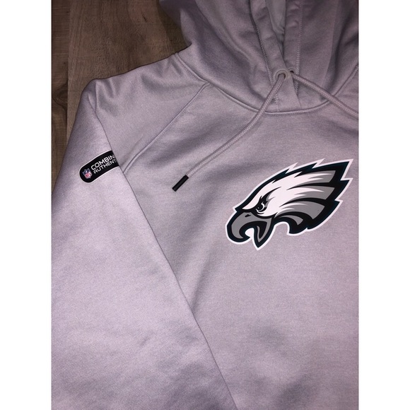 Eagles under Armour sweatshirt - Picture 3 of 5